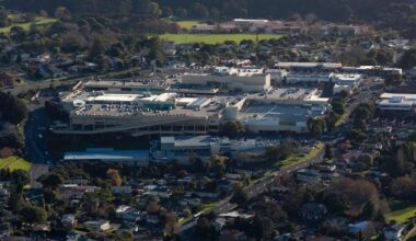 Sydney businessman Garry Carter leads syndicate to buy Glenfield Mall for $146m