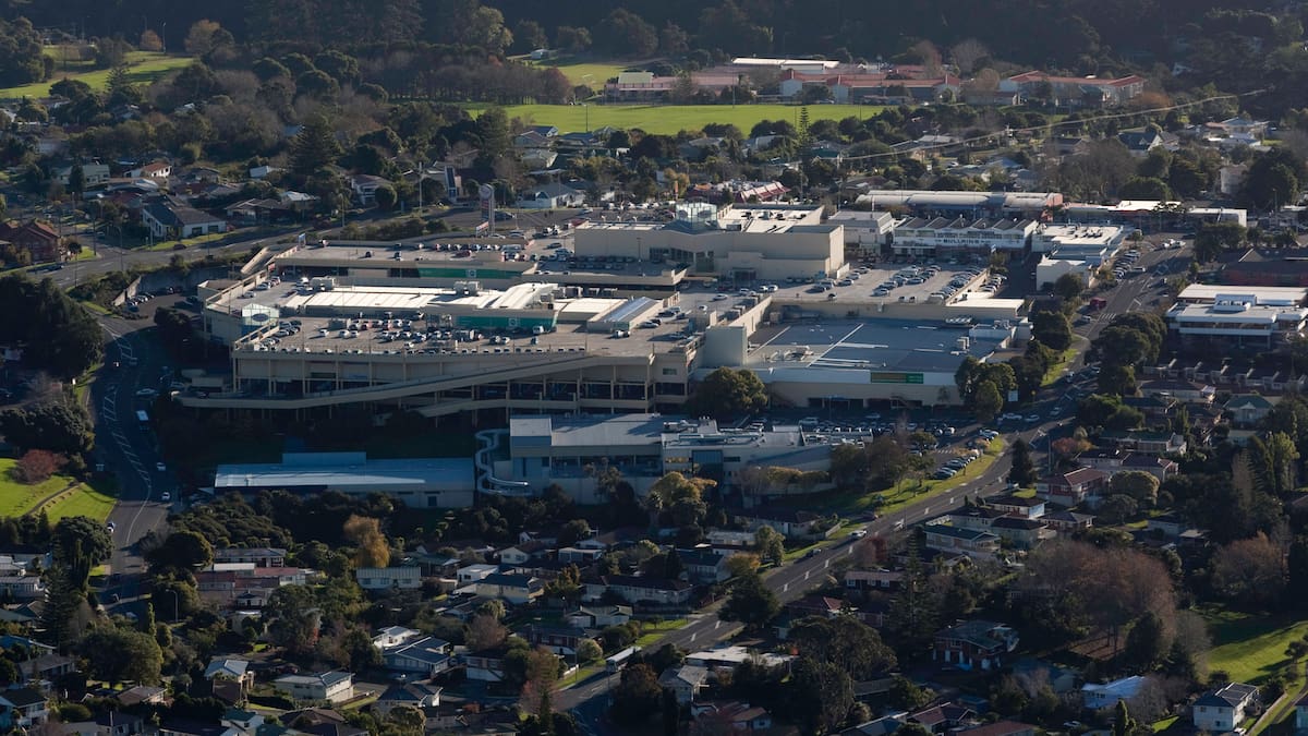 Sydney businessman Garry Carter leads syndicate to buy Glenfield Mall for $146m