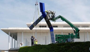 Kennedy Center disassembles Blue sculpture from its grounds