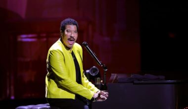 Lionel Richie treated for suspected dehydration after St Louis concert