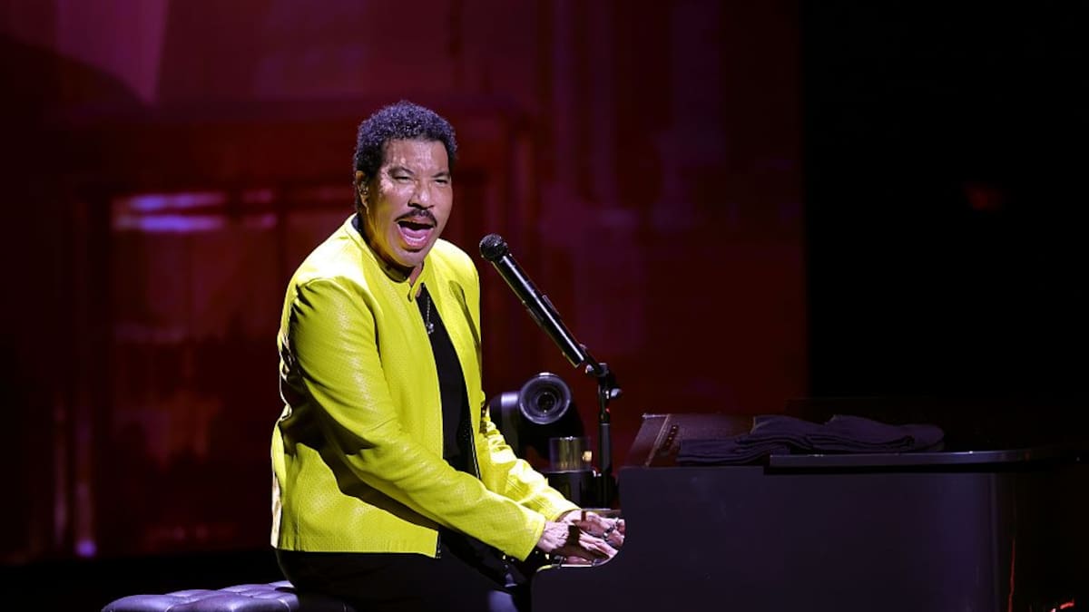 Lionel Richie treated for suspected dehydration after St Louis concert
