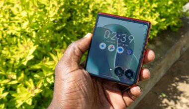 For flip phone fans: the 'nearly perfected' Motorola Razr Ultra 2025 is $600 off at Best Buy today
