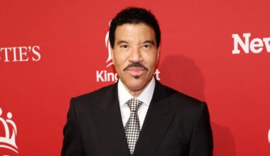 Lionel Richie remains in ICU after struggling on stage in St Louis