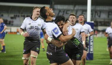 Three last-quarter tries as Magpies claim record sixth win in a row