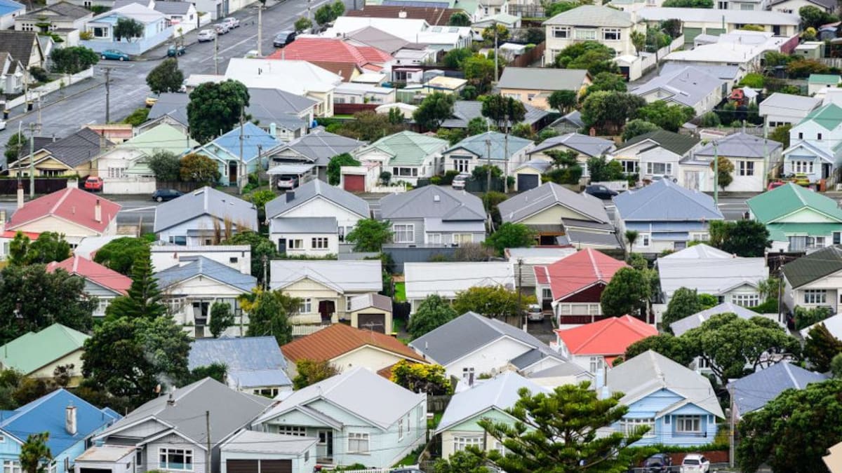 NZ sharemarket continues falling, down 0.5% – Market close