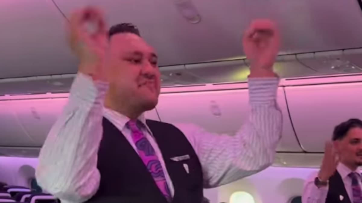 Auē! Air New Zealand crew perform Tūtira Mai Ngā Iwi at 33,000 feet to celebrate Māori Language Week