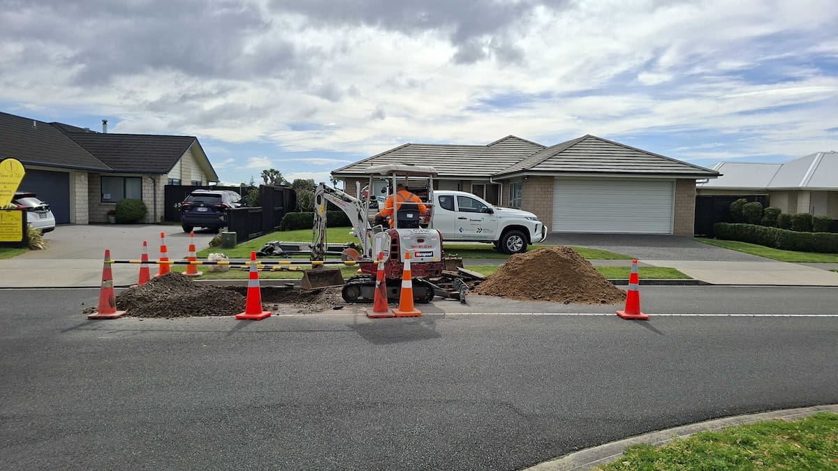 Pāpāmoa sinkhole: 2m-deep tomo opens on Kapuka St after wastewater damage