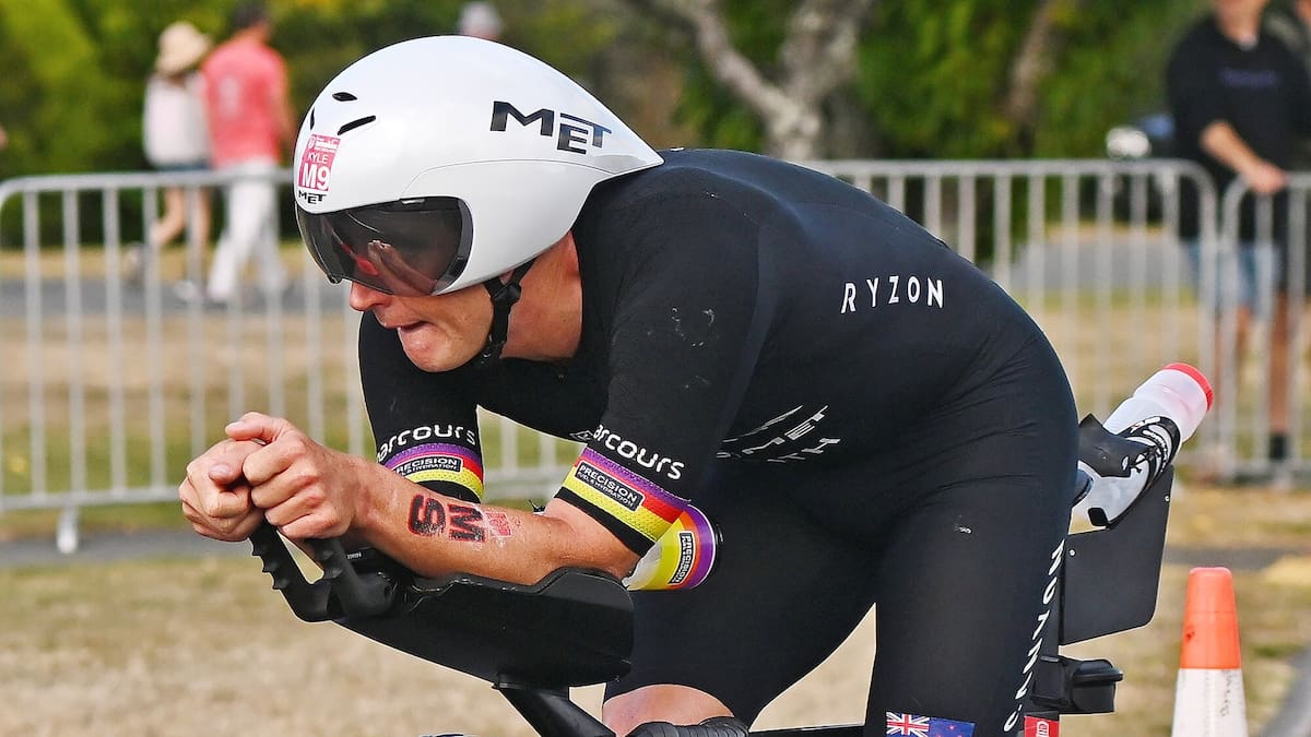 Kyle Smith claims French Riviera T100 podium after crashing to avoid bus