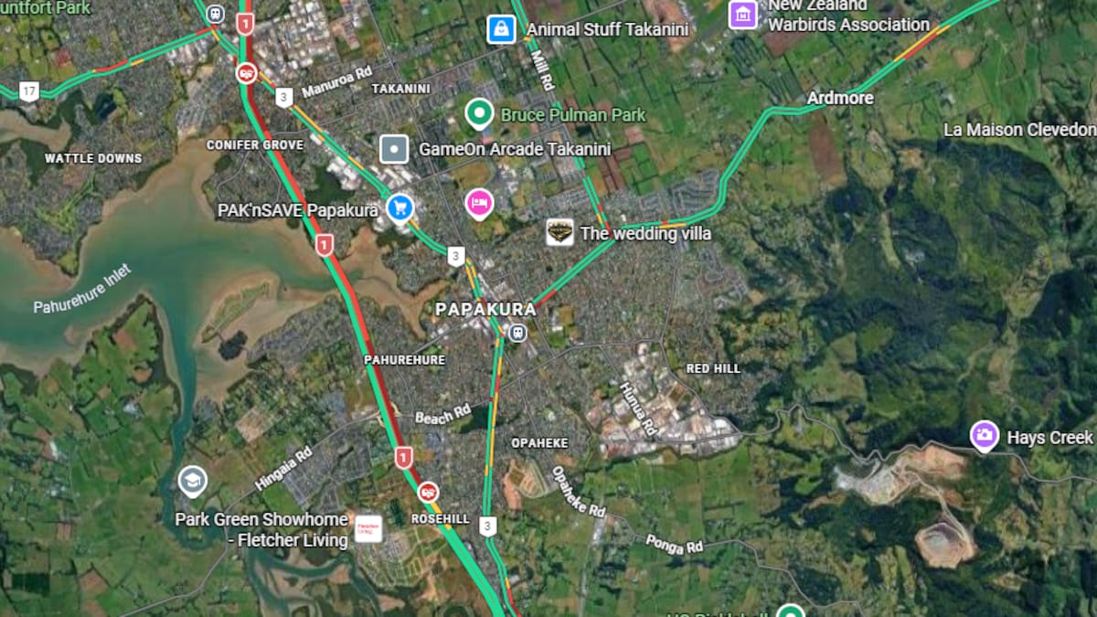 Drury crash: Traffic backs up towards Manukau after six-vehicle collision