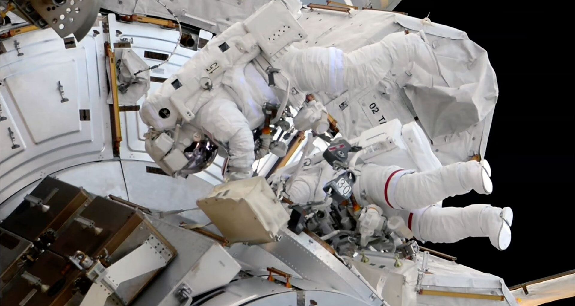 Two astronauts replace ISS camera and docking aid on 6th-ever all-female spacewalk (video)