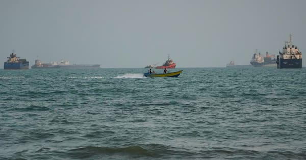 US strikes 3 Iranian oil tankers, says its warships were targeted