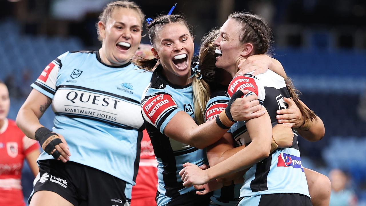 NRLW 2026: Cronulla Sharks defeat St George Illawarra match wrap, smaller ball leads to chaos, criticism