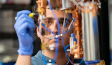 A “quantum bath” puts quantum entanglement on autopilot