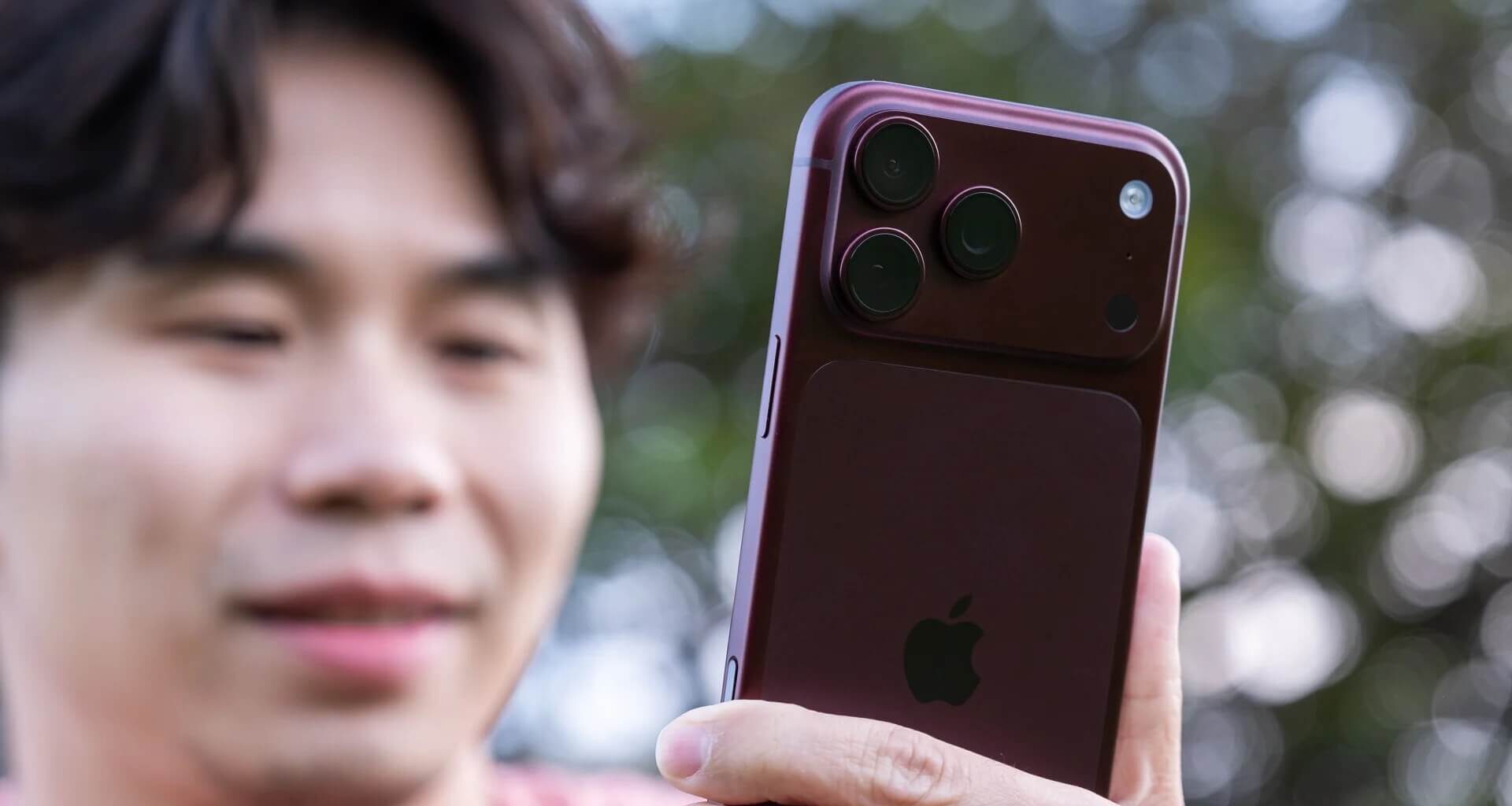 Apple iPhone 18 Pro Max Burgundy