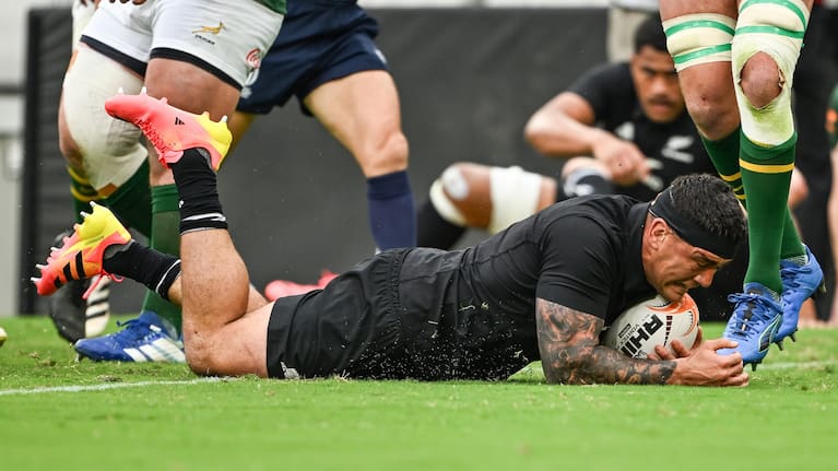 Codie Taylor scores for the All Blacks against the Boks in Baltimore.