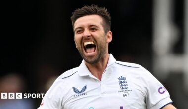 Mark Wood celebrates wicket
