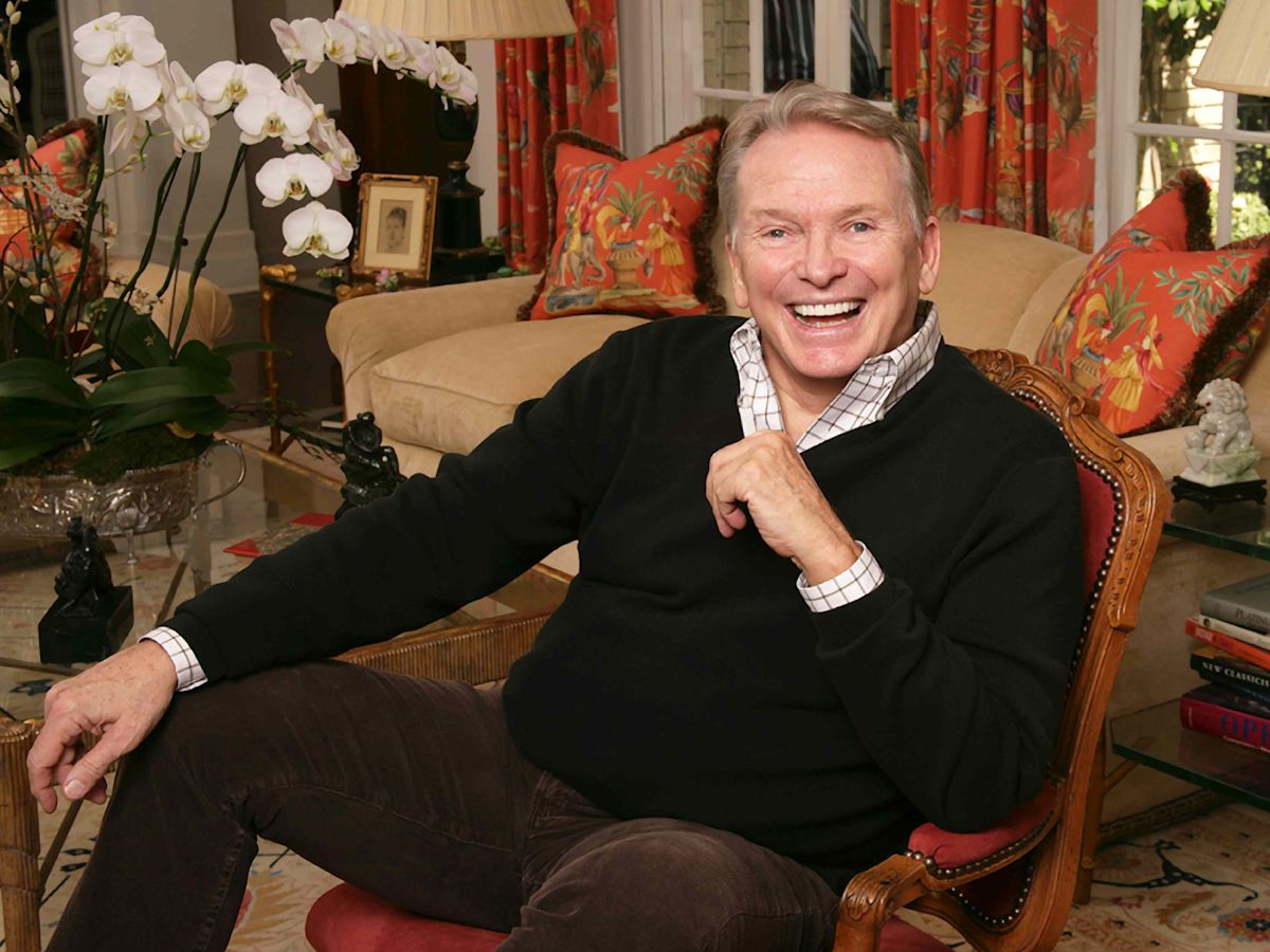 Bob Mackie, Legendary Fashion and Costume Designer, Dies at 87
