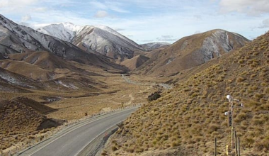 Critical injuries after campervan, car crash closes Lindis Pass