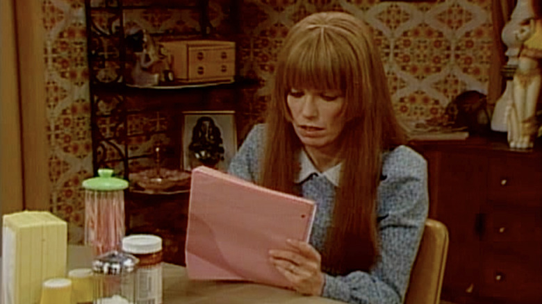 Mary Hartman writing in her diary in Mary Hartman, Mary Hartman