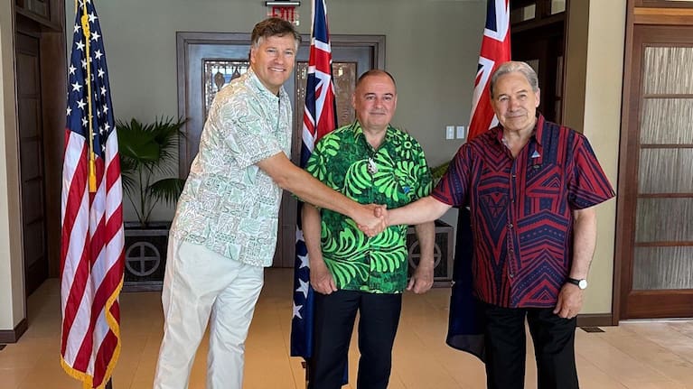 US Deputy Secretary of State Christopher Landau (left) shakes hands with Foreign Minister Winston Peters, with Cook Islands Prime Minister Mark Brown after signing the Penrhyn deal.
