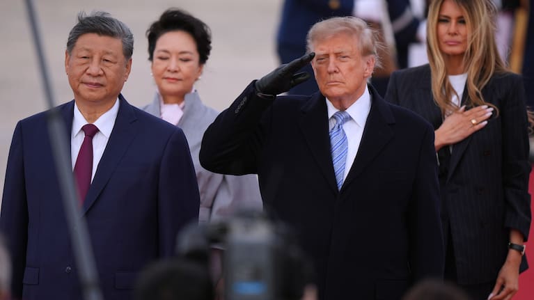 President Donald Trump and first lady Melania Trump greet Chinese President Xi Jinping and his wife Peng Liyuan as they arrive at Joint Base Andrews