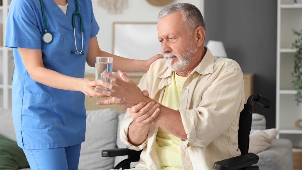 Parkinson’s patient (Photo: Shutterstock) חולה בפרקינסון