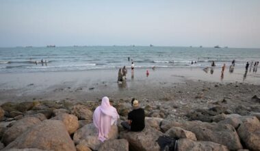 Iran claims strike on US ship in Strait of Hormuz as fighting escalates