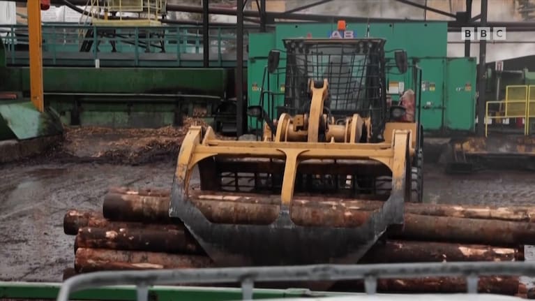 US and Canada fall deeper into trade war with new tariffs as talks collapse.