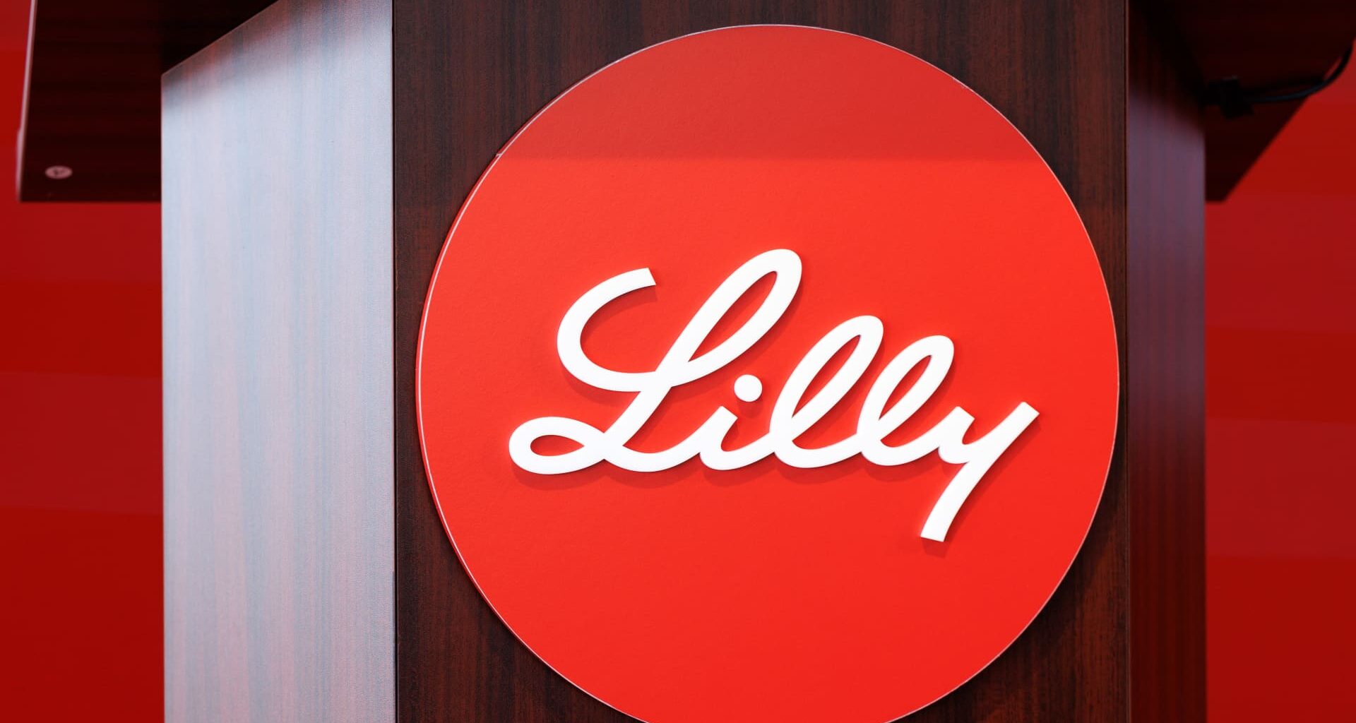 Eli Lilly obesity drug with amylin, tirzepatide boosts weight loss in trial