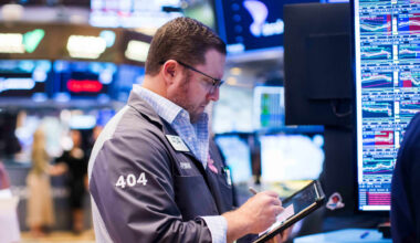 10-year Treasury yield slides after hitting highest levels in 24 years