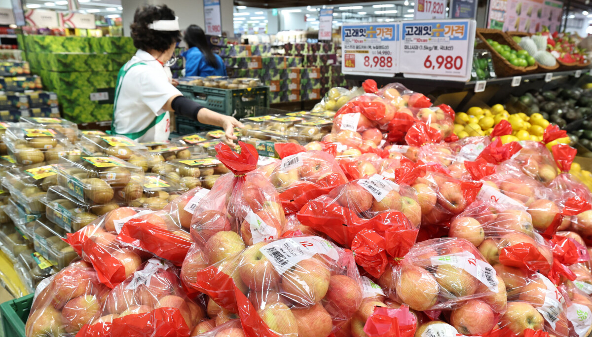 Global food prices hit nearly four-year high as war and El Niño fuel inflation