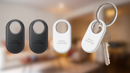Samsung Galaxy SmartTag 2 in blurred background