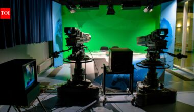 A news channel experiments TV without anchors