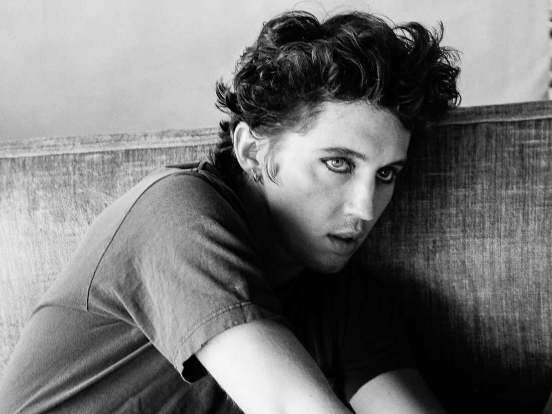 The pop star's new album, She’s The Best, gives Troye Sivan more breathing room to dig into darker feelings.