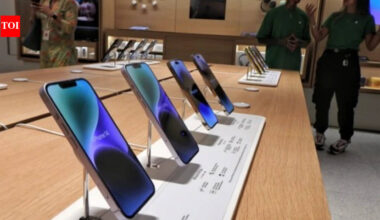 Festive phone market set to shrink in volume
