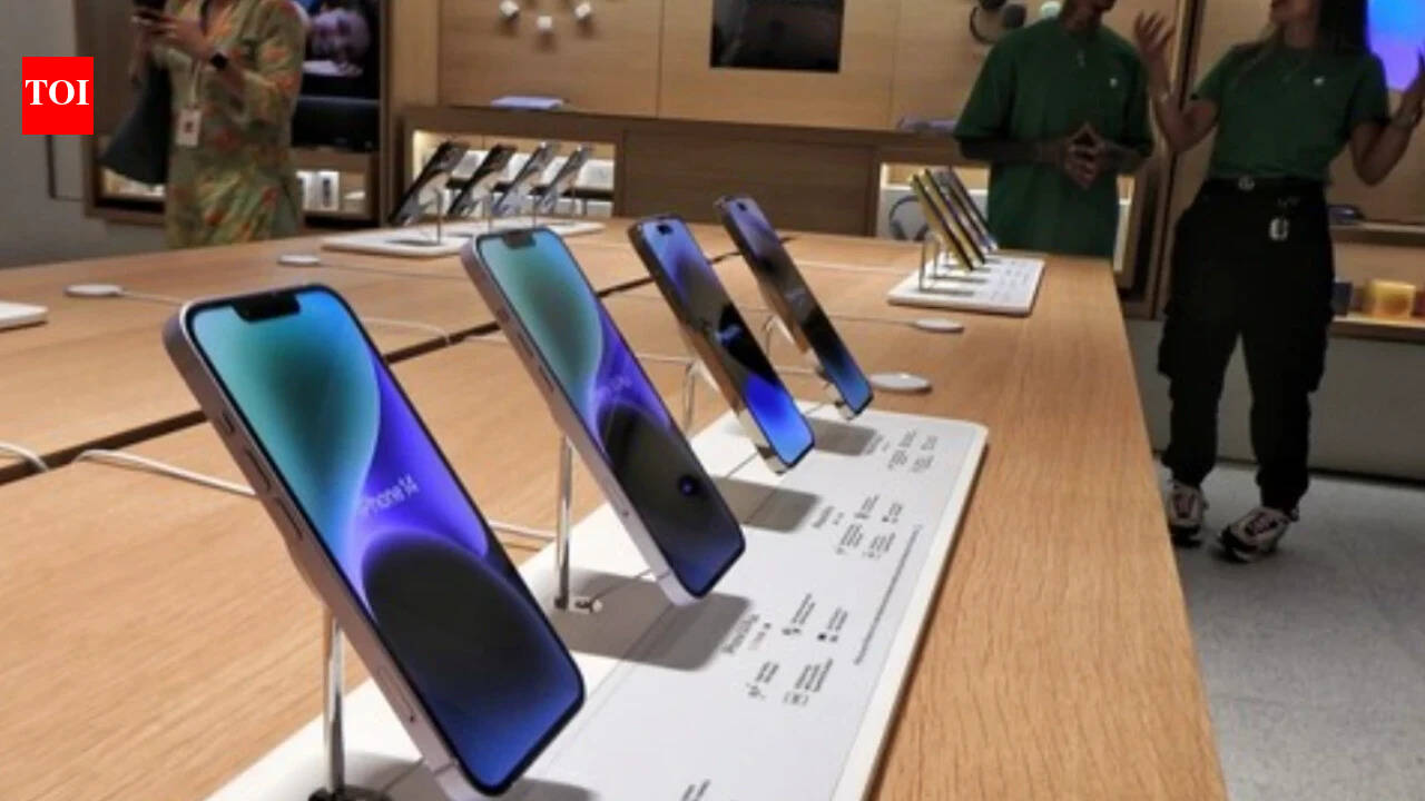 Festive phone market set to shrink in volume
