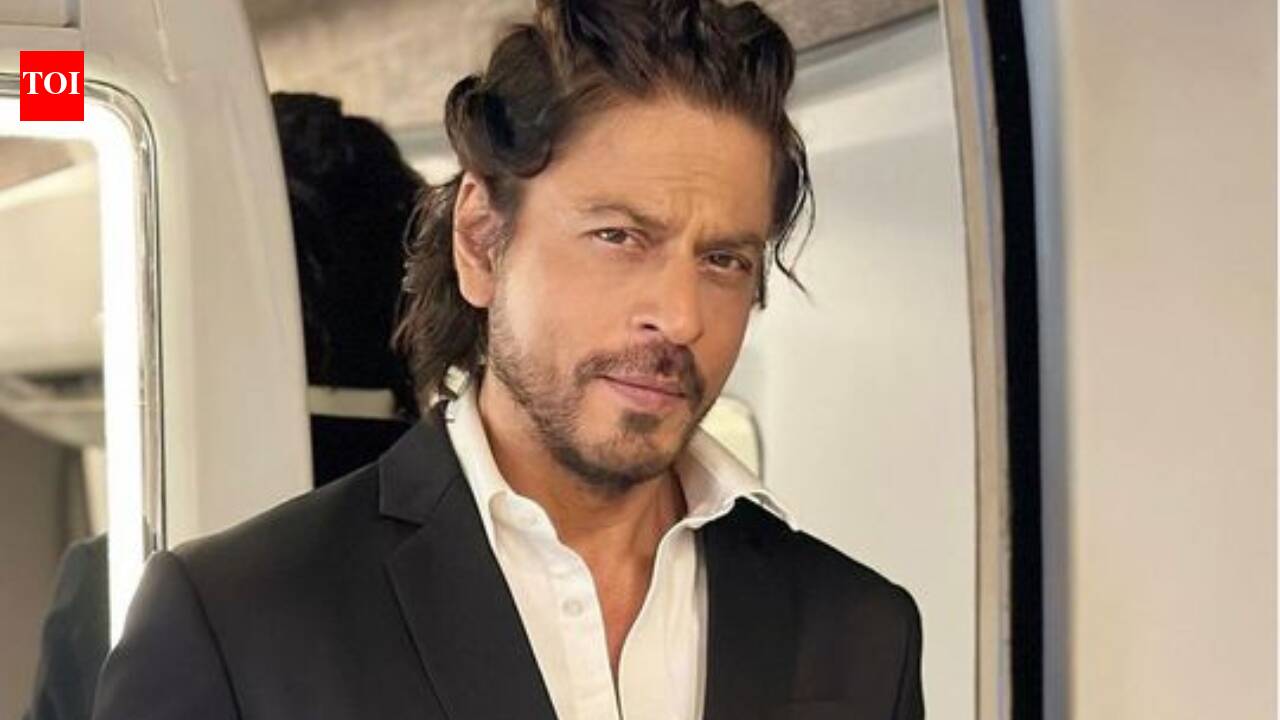 Shah Rukh Khan once felt it was ‘too late’ to enter films; he revealed his mother’s wish inspired him: 'She always wanted to see me up there on the silver screen someday' | Hindi Movie News