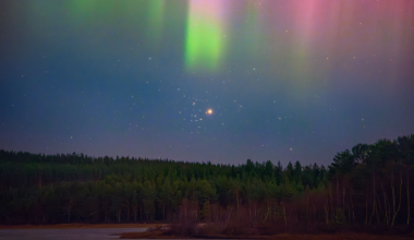 APOD: 2026 October 14 - Mars and the Beehive Under an Aurora