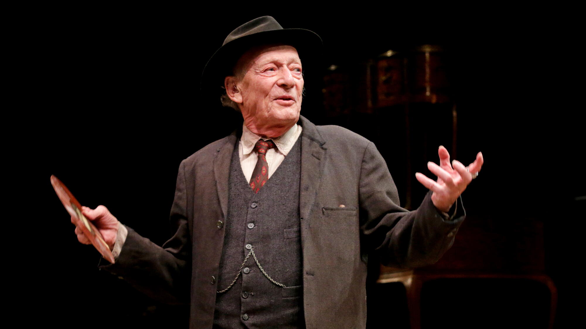 Alan Mandell as Gregory Solomon in Arthur Miller's 'The Price' at the Mark Taper Forum in 2015