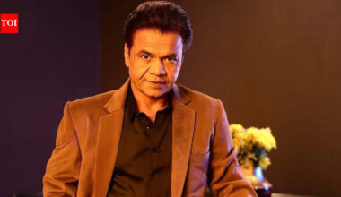Rajpal Yadav: Supreme Court lets Rajpal Yadav seek passport release for Canada film shoot, sends cheque-bounce dues dispute to mediation | Hindi Movie News