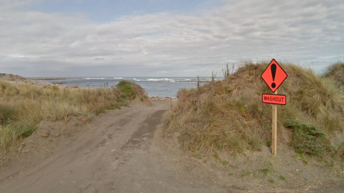 Tangimoana boat capsize: Victims named as Ming Xiu and Chung-Hsuae Lee, both in 70s from Palmerston North