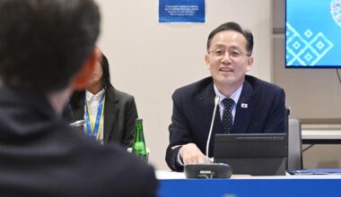 Finance Minister Lee Hyoung-il speaks during a session with Dan Katz, the First Deputy Managing Director of the IMF, at Queen Sirikit National Convention Center in Bangkok, Friday. Courtesy of Ministry of Finance and Economy