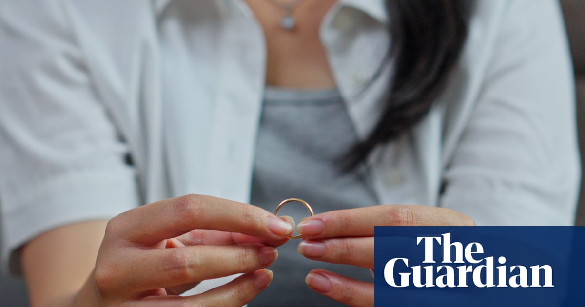 Forget the seven-year itch: opposite-sex marriages more likely to end after two decades | Divorce