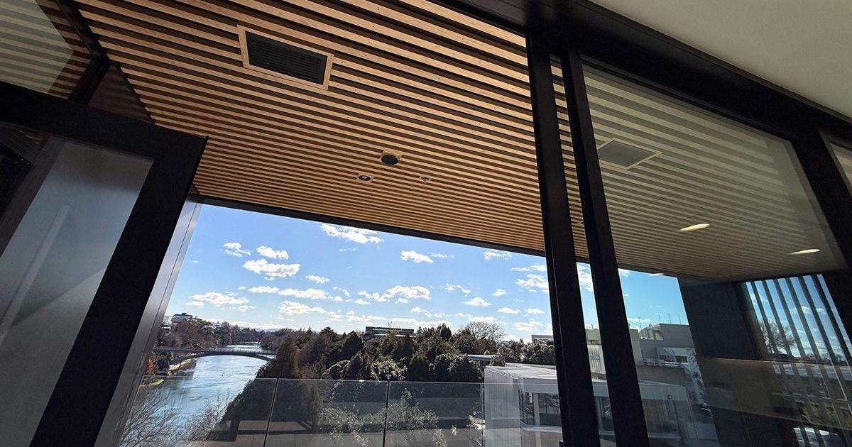 Eye Institute expands into Hamilton