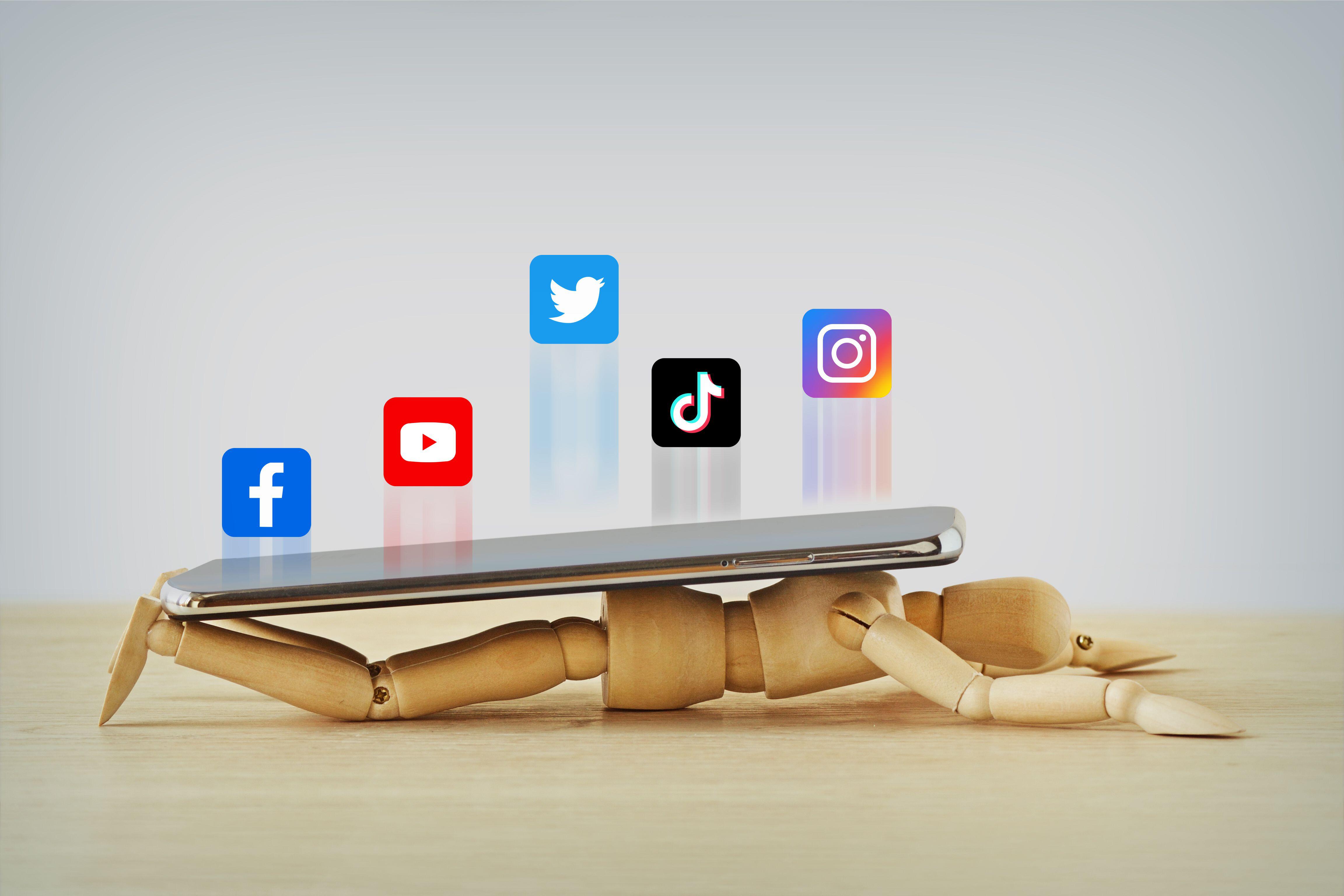 Link between excessive use of digital media and poor mental health, poor sleep and a lack of exercise among young people 