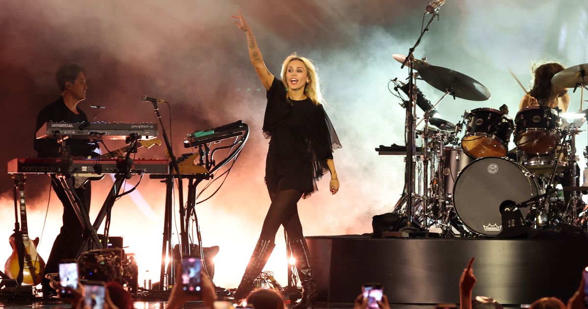 Miley Cyrus Responds to Hollywood Bowl Show Criticism