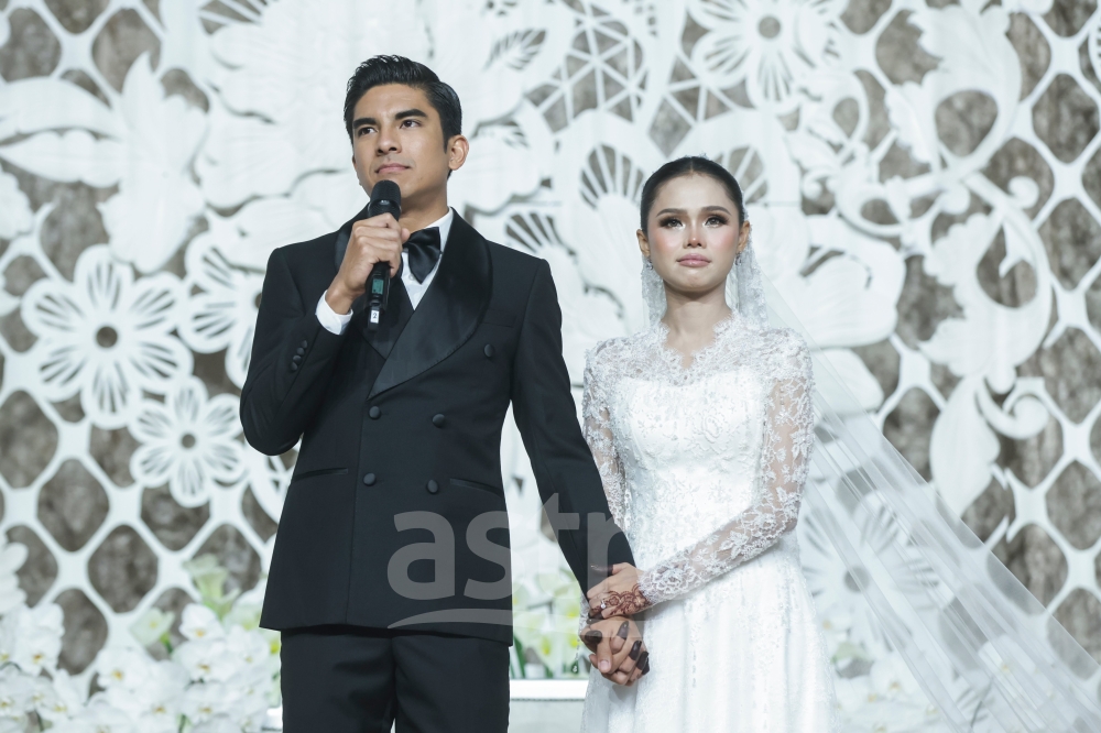 BASS’s big night: Muar MP Syed Saddiq Syed Abdul Rahman (right) calls himself ‘the luckiest man on the face of this earth’ as 3,000 guests toast Bella Astillah (right) during their wedding reception at Malaysia International Trade and Exhibition Centre in Kuala Lumpur on October 18, 2026. — Picture courtesy of Astro