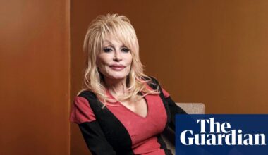Dolly Parton’s estate alleges her nephew used barbed wire to avoid being served | Dolly Parton