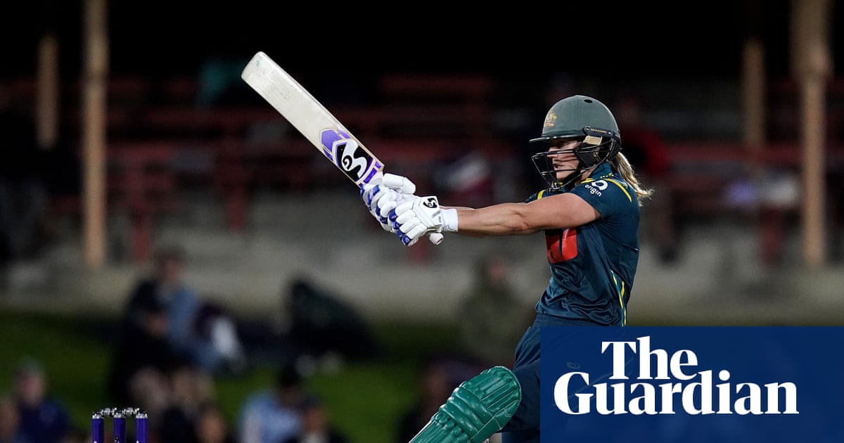 Australia squeeze past New Zealand after mid-order collapse in opening women’s T20 | Australia women's cricket team