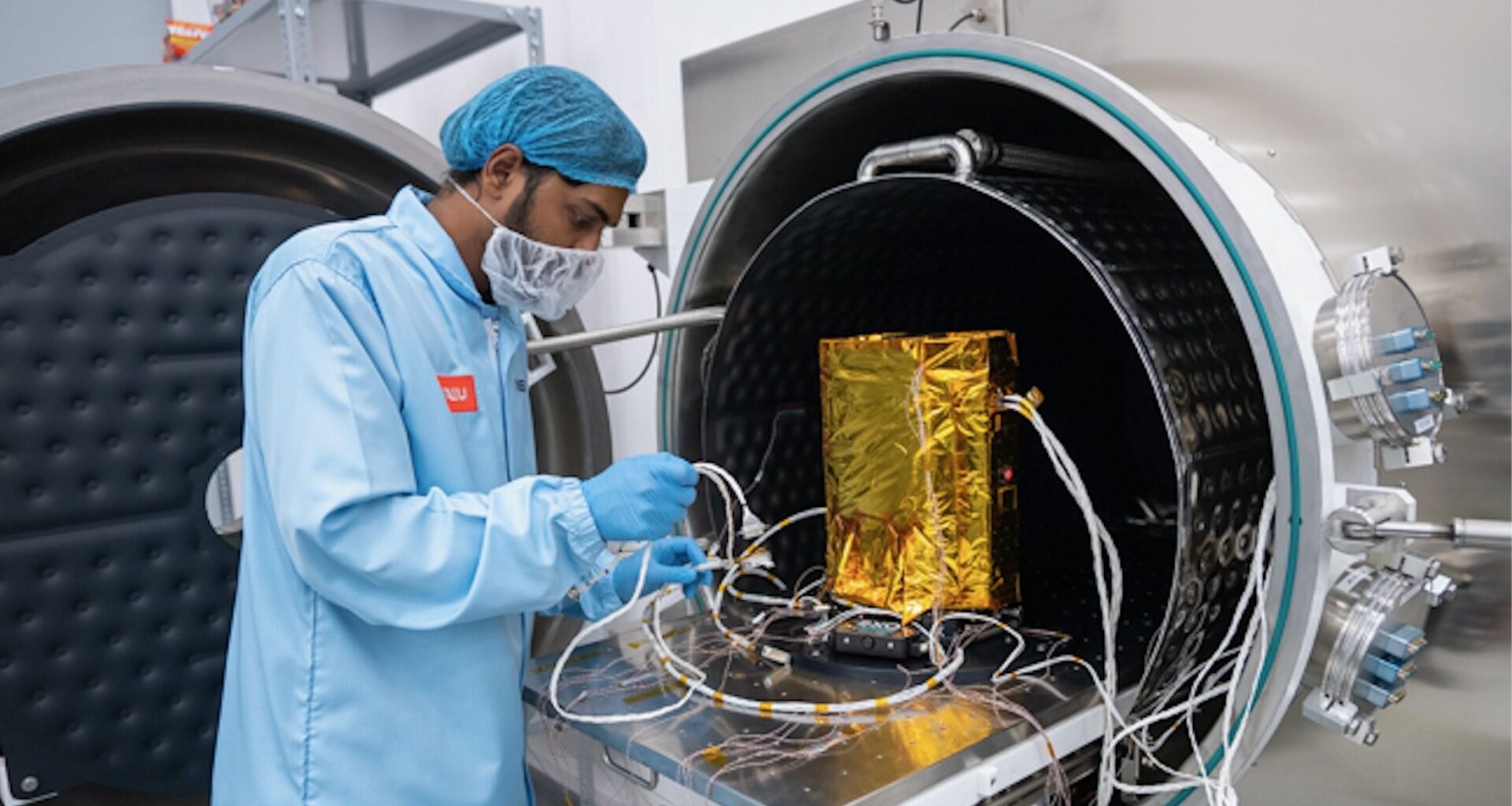 UAE unveils lander for bold 7-asteroid mission set to launch in 2028 (photos)